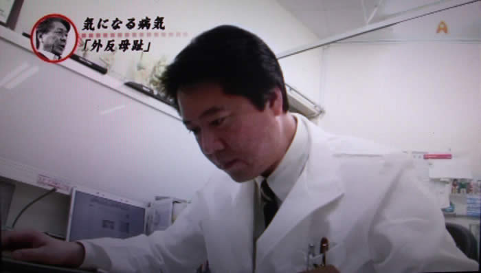 (番組キャプチャ)診察をする吉野院長