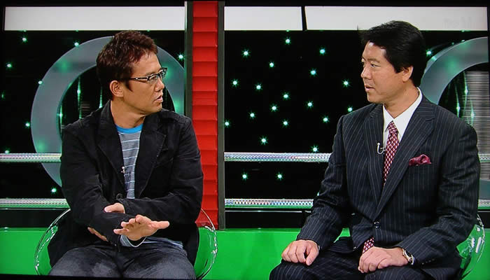 (番組キャプチャ)吉野院長の隣で、古田さんが手を動かしながら解説を聞いている様子